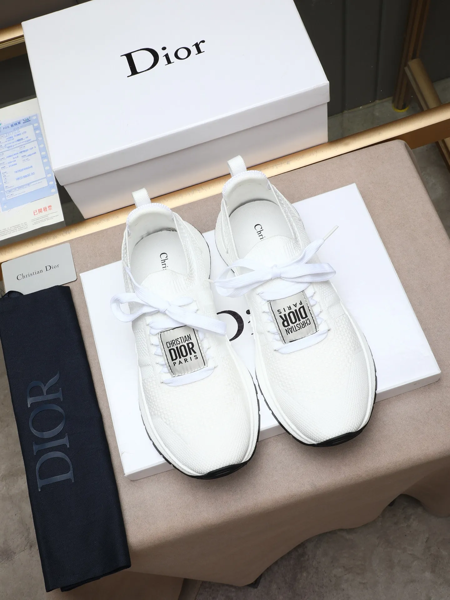 Men's shoes 💰420 🌟DIOR CHRONO Dior's new, casual, business, all-in-one sports shoes. Simple and super versatile. The uppers are equipped with Logo cloth labels. The uppers are perfect and luxurious and can be matched with any spring, summer, autumn and winter clothing. The upper feet are even more comfortable! The original material is disassembled and reproduced perfectly. The fly-woven upper is breathable and comfortable. The original super light TPU anti-slip outsole. Unique. Full of details. Fine workmanship. Worth owning 3 color options 38-44 (customized for 45)